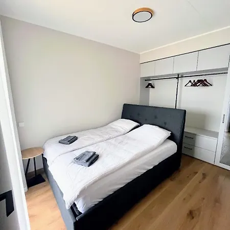 Raeaema 7d-2 Suure Roduga Kahetoaline Kuelaliskorter Joe Aeaeres Apartman *