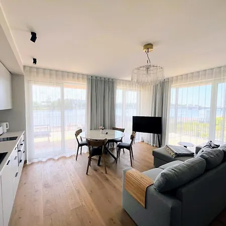 Apartman Raeaema 7d-2 Suure Roduga Kahetoaline Kuelaliskorter Joe Aeaeres Parnu