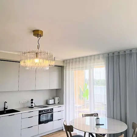 Raeaema 7d-2 Suure Roduga Kahetoaline Kuelaliskorter Joe Aeaeres Apartman *