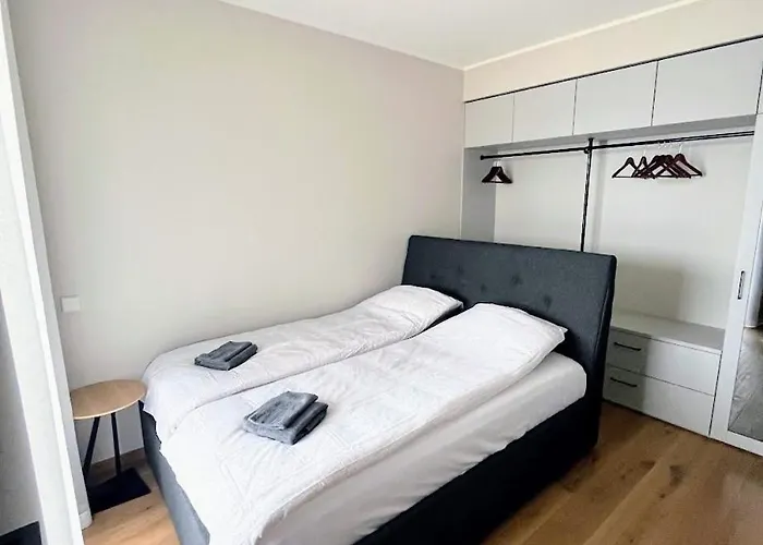 Raeaema 7d-2 Suure Roduga Kahetoaline Kuelaliskorter Joe Aeaeres Apartman *