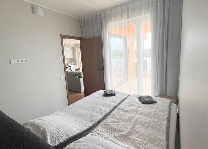 Raeaema 7d-2 Suure Roduga Kahetoaline Kuelaliskorter Joe Aeaeres Apartman Parnu