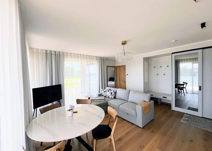 Raeaema 7d-2 Suure Roduga Kahetoaline Kuelaliskorter Joe Aeaeres * Пярну