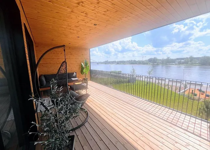 Raeaema 7d-2 Suure Roduga Kahetoaline Kuelaliskorter Joe Aeaeres * Пярну