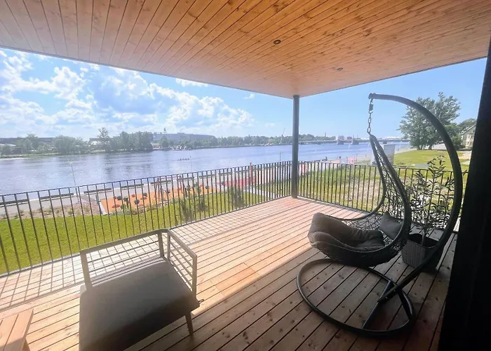 Raeaema 7d-2 Suure Roduga Kahetoaline Kuelaliskorter Joe Aeaeres * Пярну